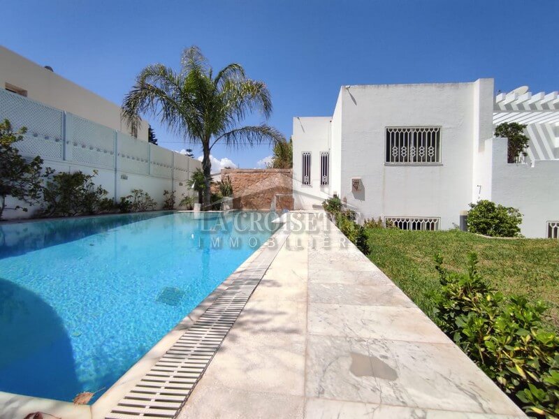 Villa S+6 avec piscine à Carthage